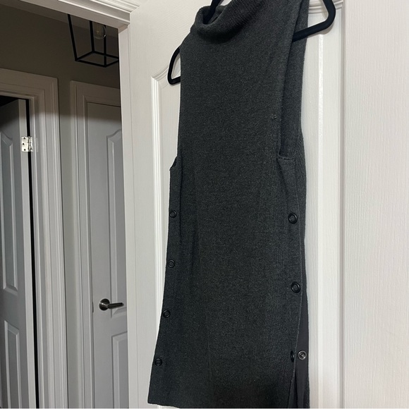 3/$25 ✨ Reitmans sleeveless tunic - Picture 3 of 3